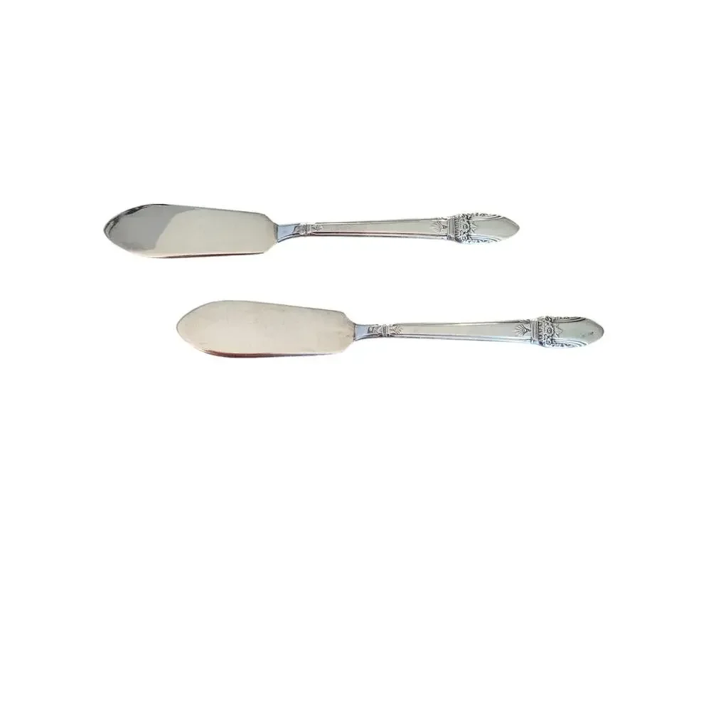 2 International Silver First Love Butter Knives 1847 Rogers Bros Silverplate